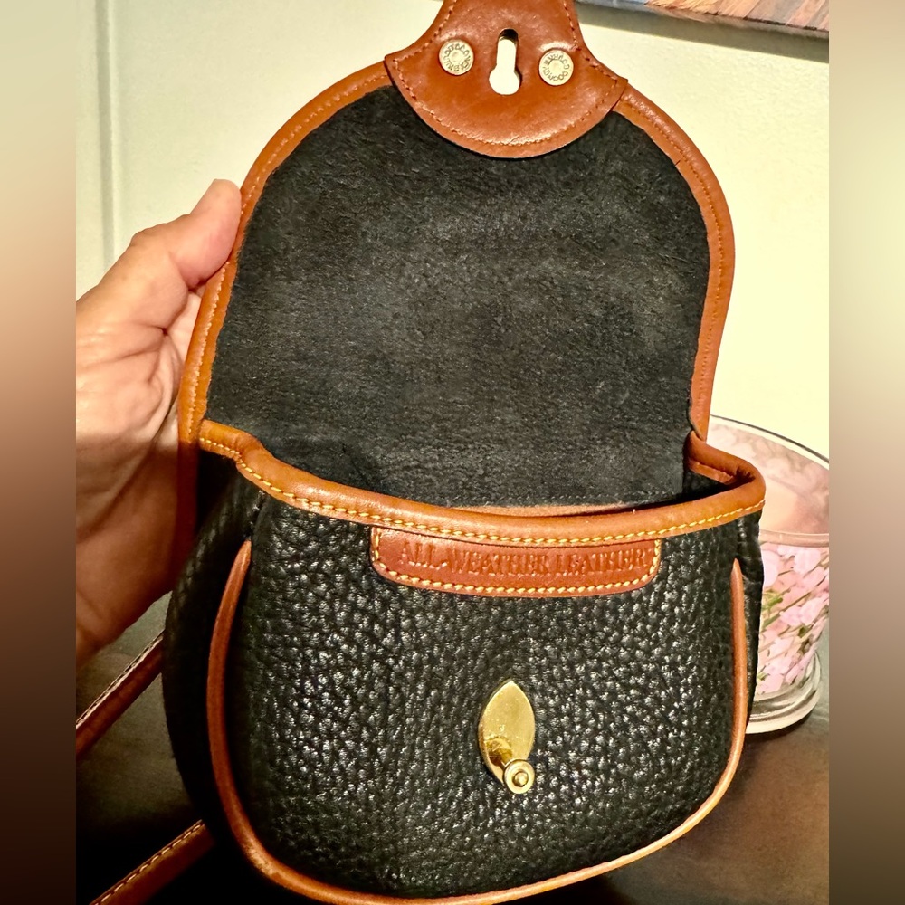 Vintage Dooney & Bourke AWL Turn Lock Crossbody Bag Shield Pocket Brass Fob - Picture 5 of 12